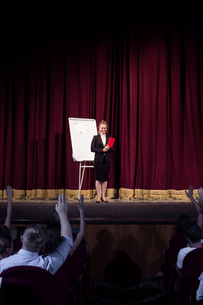 Auditório com palco